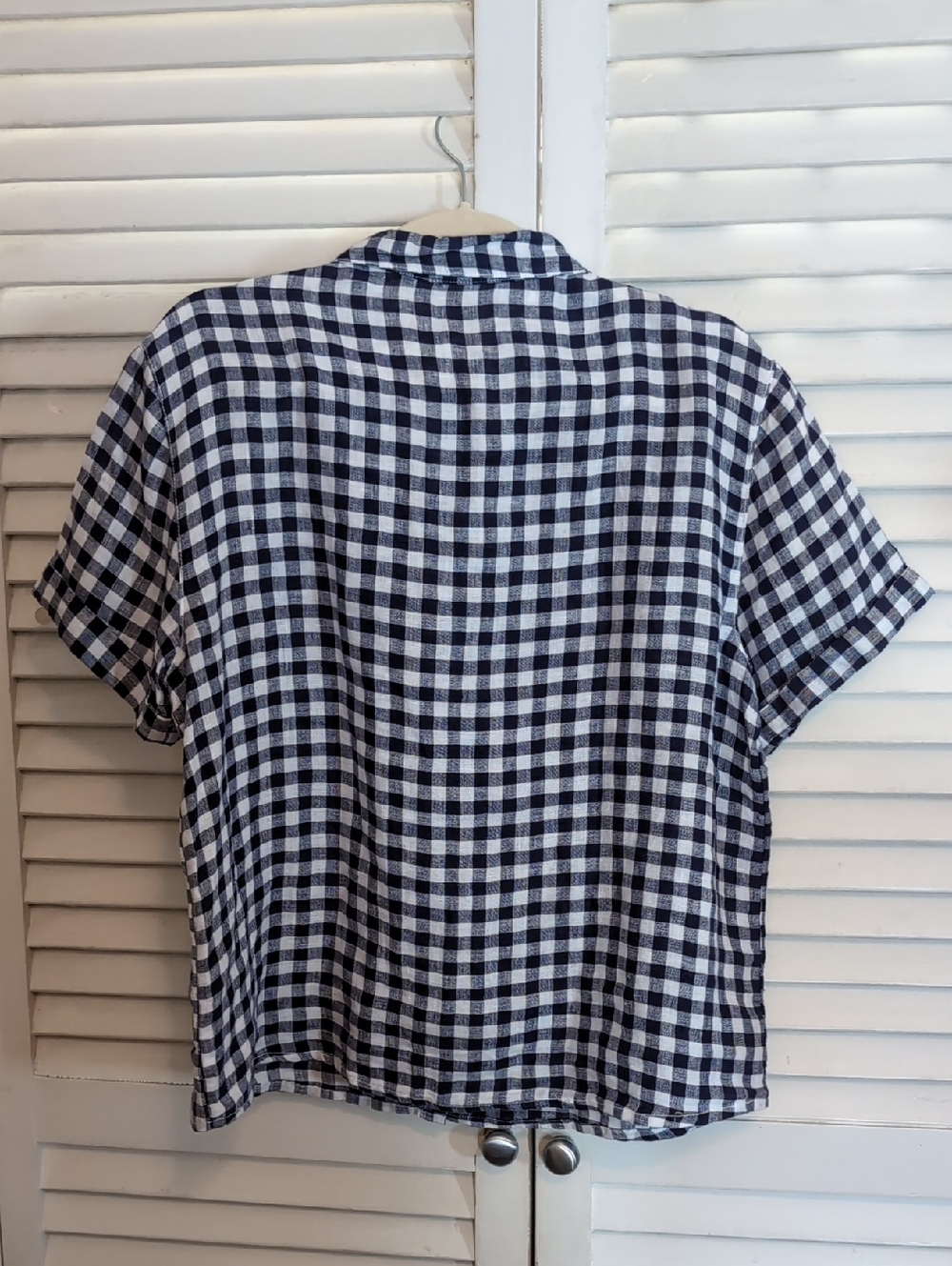 C&C California Button-Front Deep Navy and White Gingham Short-Sleeve Linen Top - Picture 5 of 7